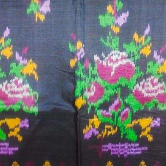 Kain Indonesia - Endek Mawar A034 Wastra 200 x 103 cm - Hitam  