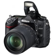 Nikon D7000 kit 18-140mm VR lens + Tas + Antigores + MMC VGEN C6 8GB