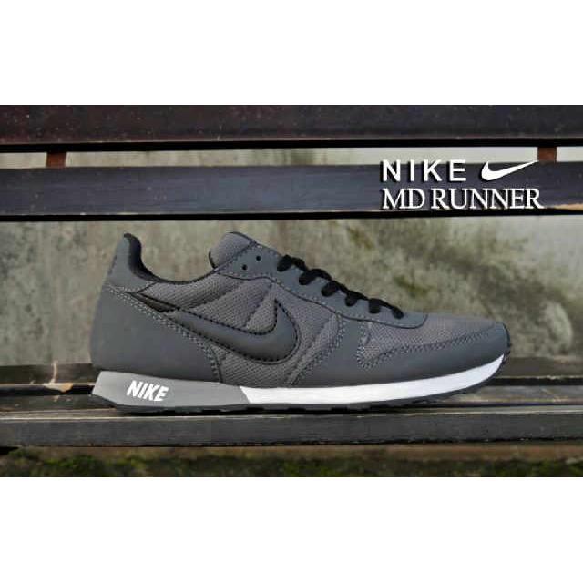 Sepatu Nike MD Runner Abu Gelap List Hitam