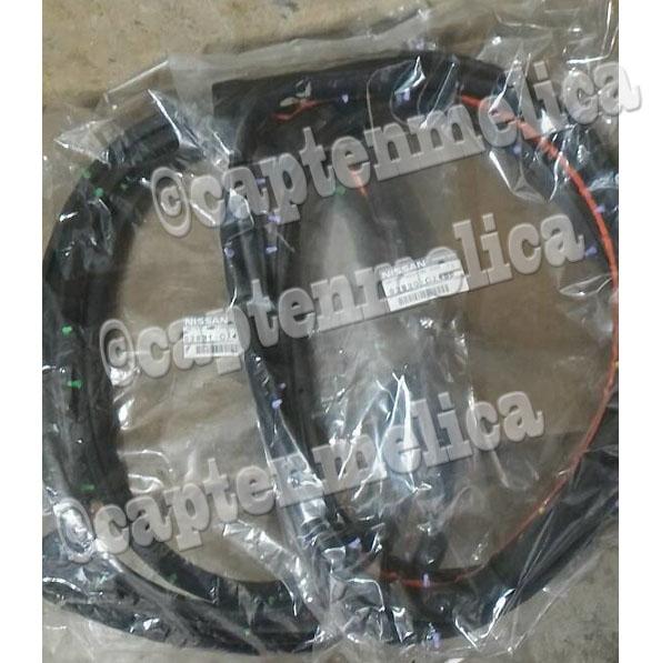 ORIGINAL - DEPAN BELAKANG Aksesoris Mobil Livina karet pintu depan kiri / kanan nissan grand livina List Pintu Lis Pintu Ori Aseli Asli Asesoris Mobil Acesoris Mobil Livina X gear