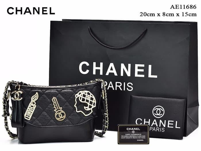Tas Chanel Gabrielle Small Embellished Gold Metal HITAM Semprem AE1168