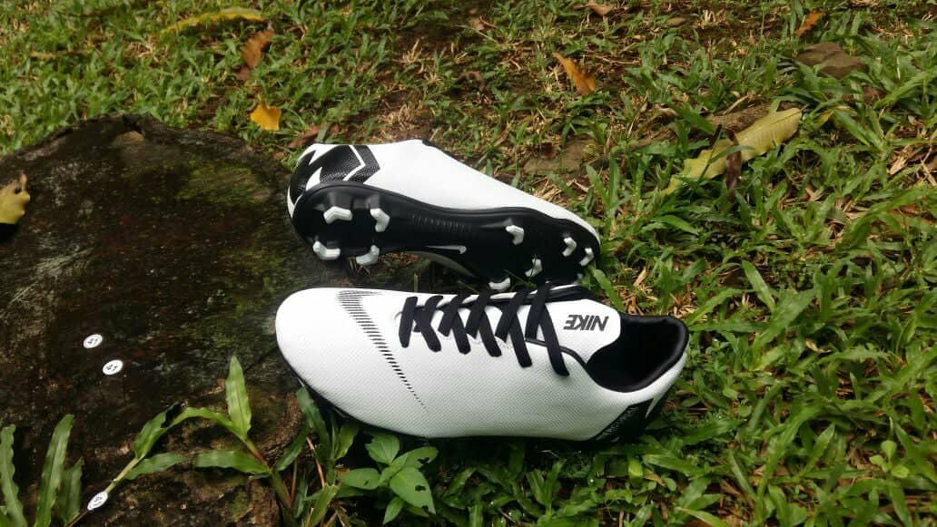Sepatu BOLA DAN FUTSAL