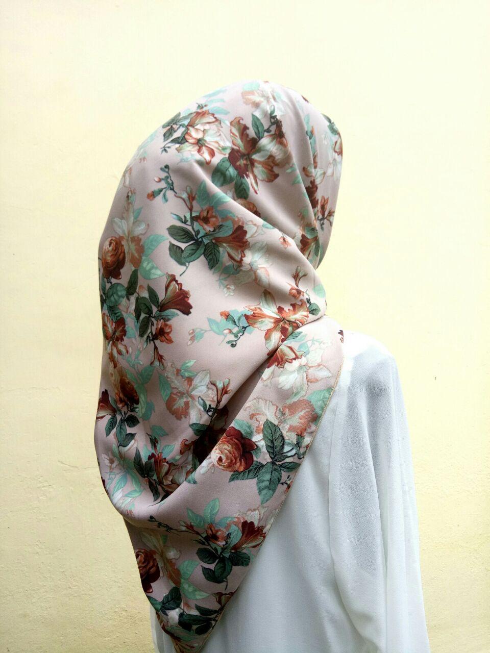 Ornella Ceysa SQ Jilbab Motif Segi Empat Kerudung Segi Tiga Hijab Motif Bunga Harga Murah Kualitas Butik by Nggemesin Hijab