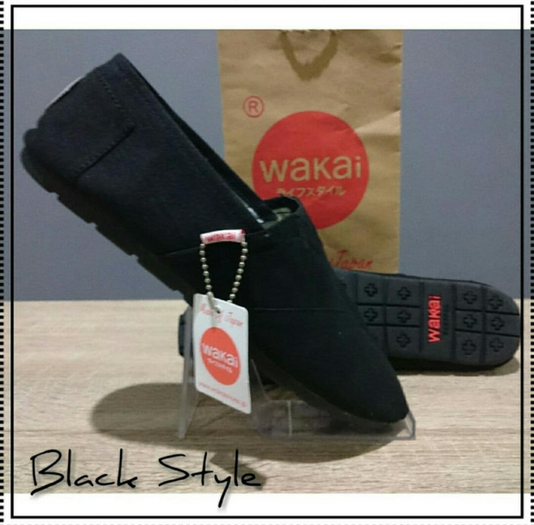 Sepatu wakai slip on pria dan wanita full black