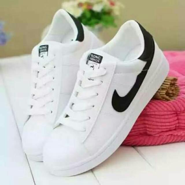 Sepatu nike wanita black whait