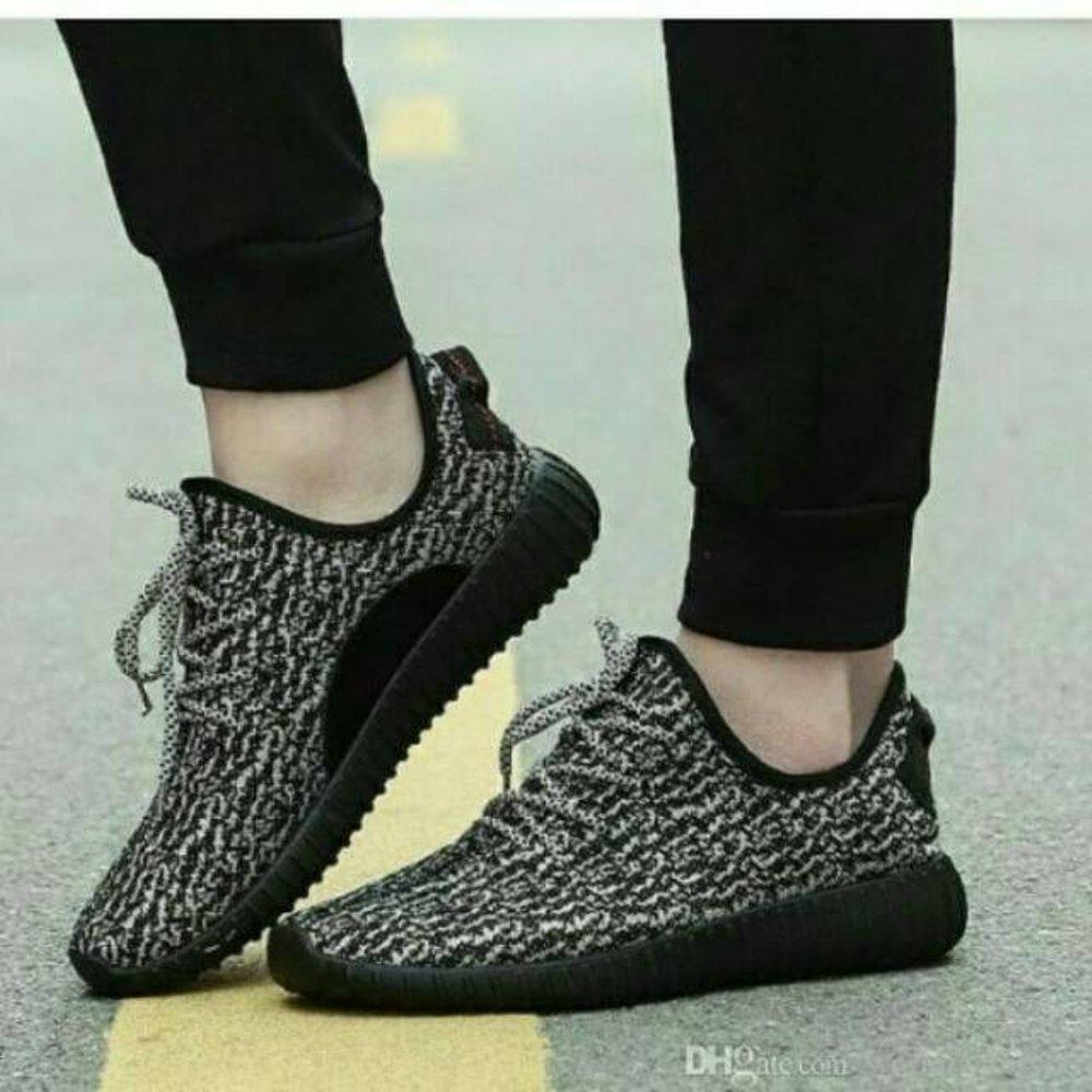 SEPATU ADIDAS YEEZY BINTIK HITAM SOL HITAM CEWEK COWOK