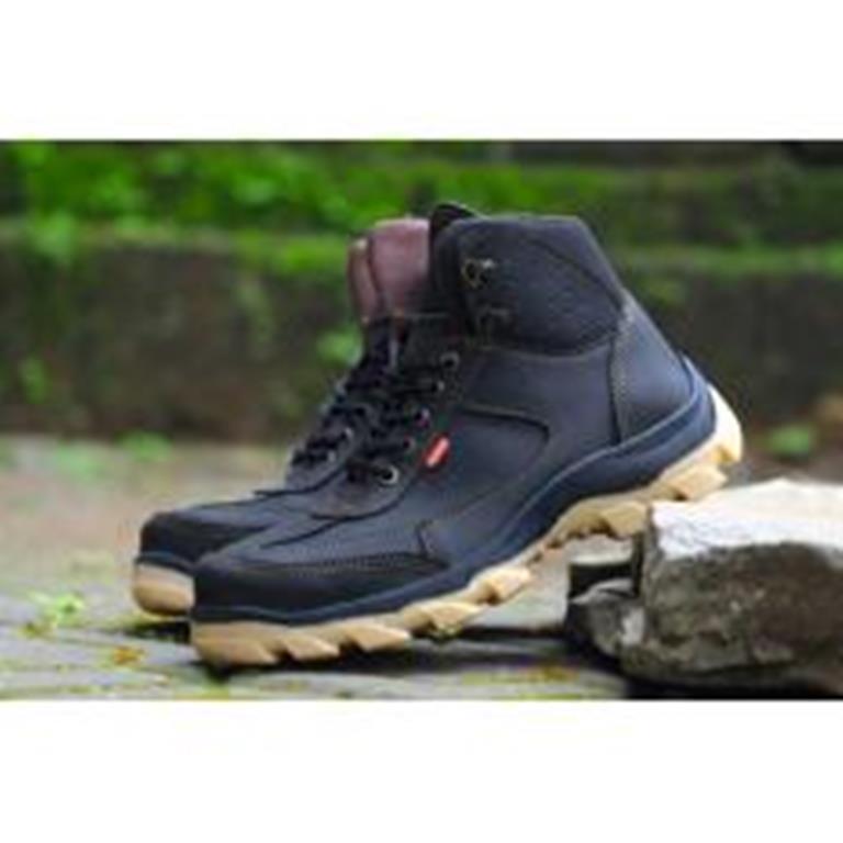 SEPATU BOOTS PRIA SEPATU KICKERS SAFETY UJUNG BESI