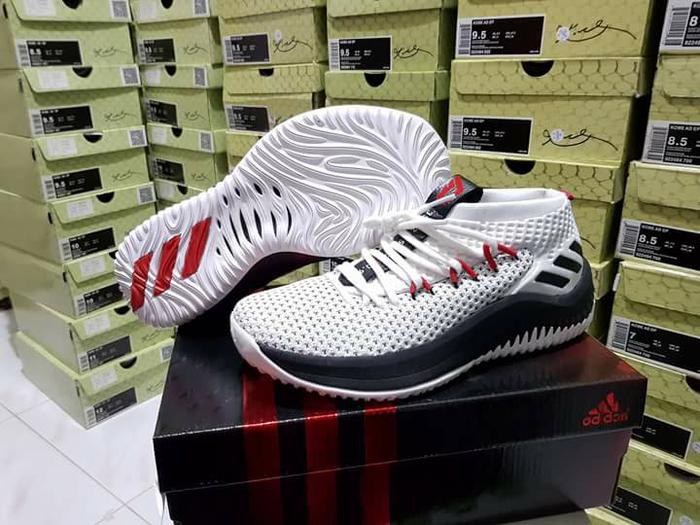 SEPATU BASKET ADIDAS DAME 4 RIPCITY