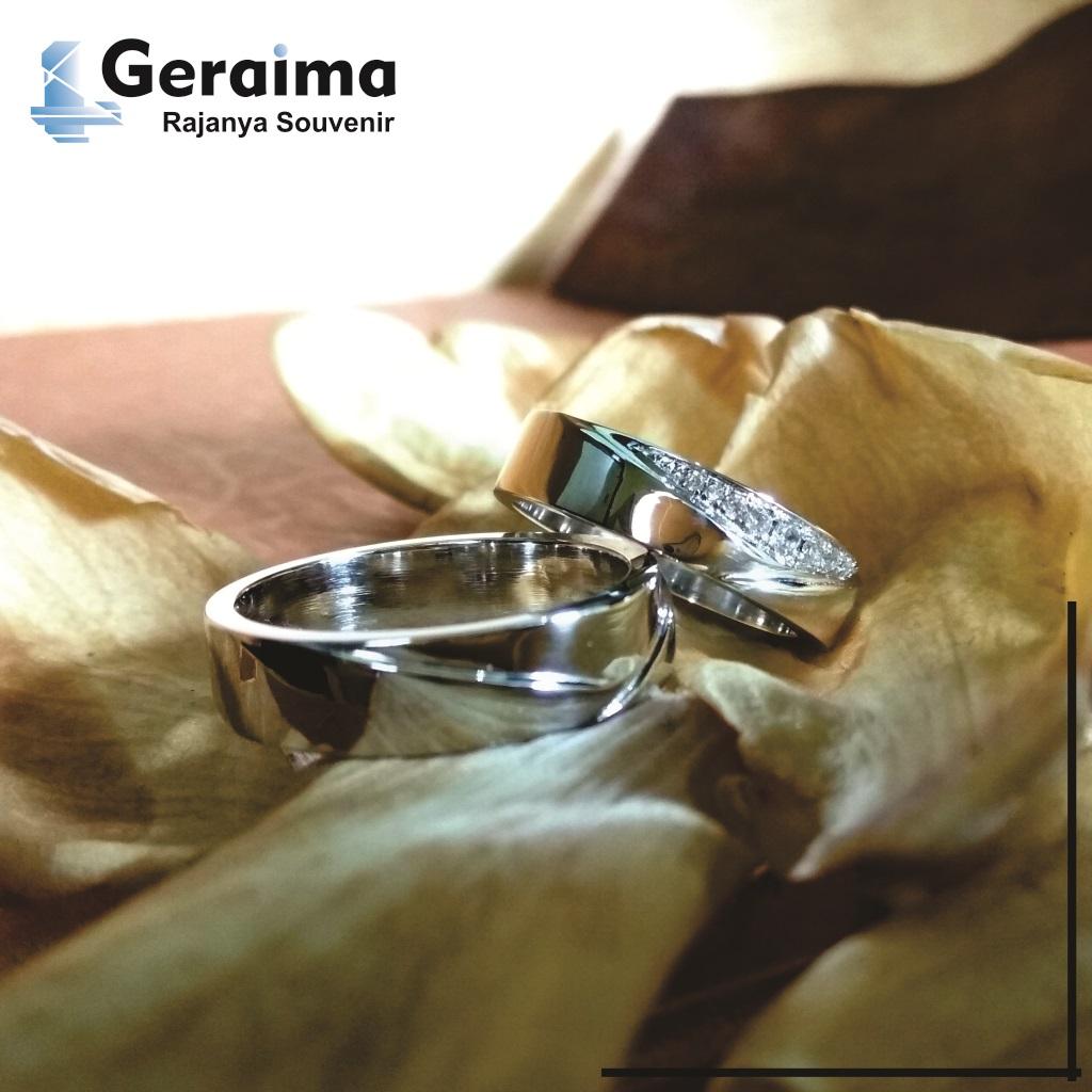 Blingblink! Cincin Couple Tunangan Kekinian Bahan Palladium