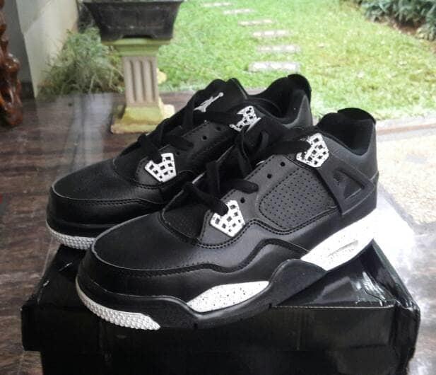 Sepatu Basket Air Jordan 4 New Oreo