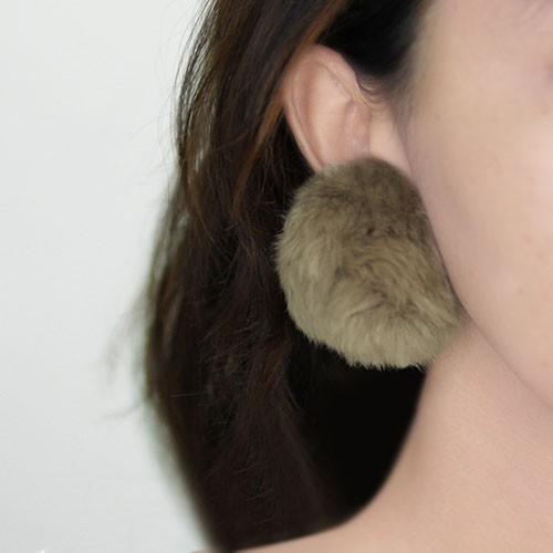 Anting Korea Bentuk Pom Pom Lucu Warna Mocca/Sweet Pompom Earrings Fashion Import Murah