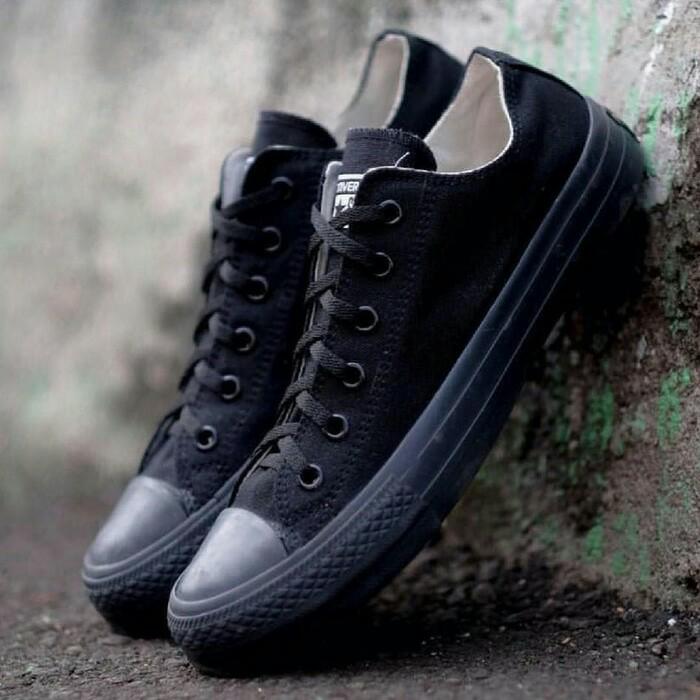 SEPATU SNEAKER CASUAL CONVERSE ALL STAR CHUCK FULL HITAM / FULL PUTIH