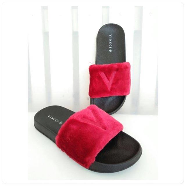 Vincci Sandal Bulu Red