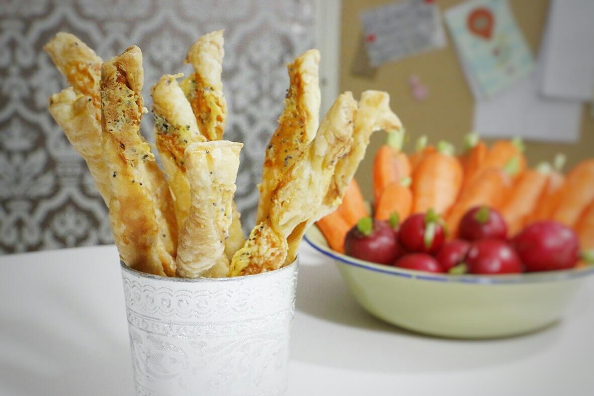 Kue kering Cheese Stick pastry by Elvita isi 500gr / Kue lebaran / makanan / jajan lebaran / toples / kue natal / snack