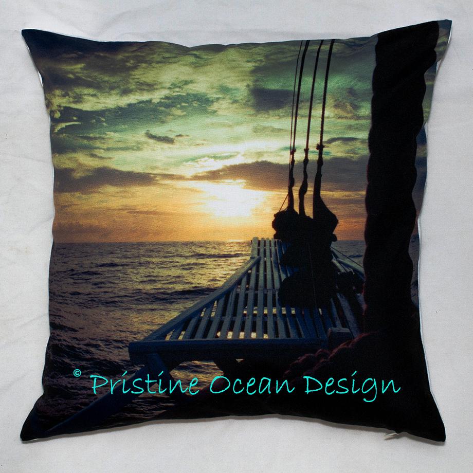 Sarung Bantal Sofa Cushion Cover Beautiful Sunset View From Sail Ship Ukuran 40x40cm Bahan Canvas Linen. Koleksi sarung bantal sofa yang kami jual memiliki keunikan tersendiri dan tidak ada dijual di pasaran atau pertokoan.