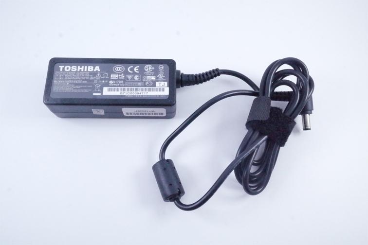 TOSHIBA Ori Adaptor Charger Laptop Notebook 19V 1.58A (5.5*2.5) NB200 NB205 NB305