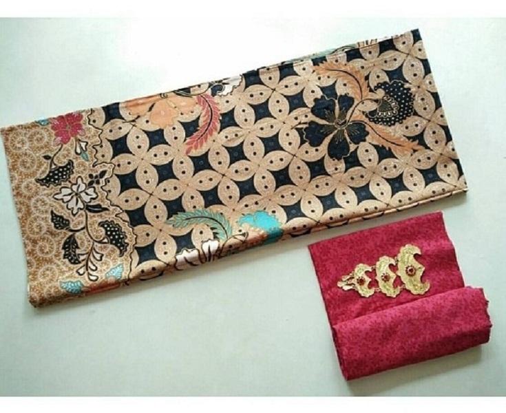 Kain batik solo kembangan kotak pagar tanpa embos dan bros