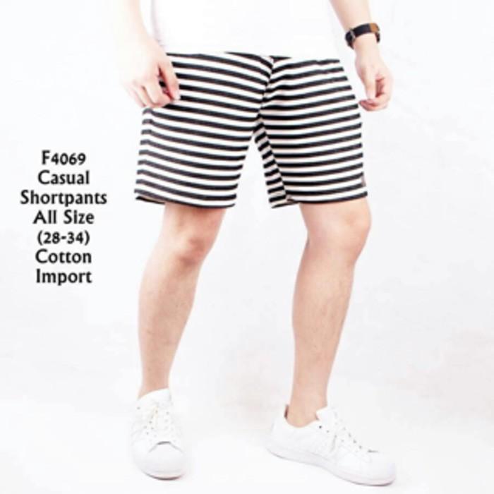 F4069 CELANA PENDEK CASUAL PRIA MOTIF GARIS HORIZONTAL HITAM PUTIH -