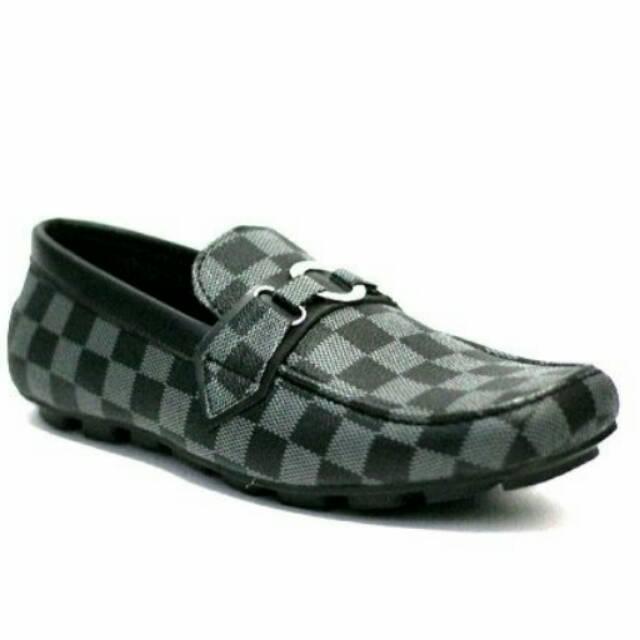 Sepatu slip on slop pria santai semi model LV lous vitton abu hitam coklat keren