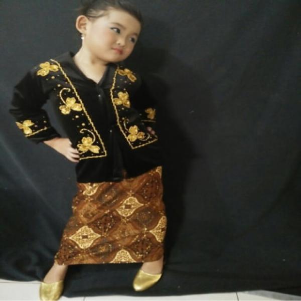 baju adat anak jawa bludru