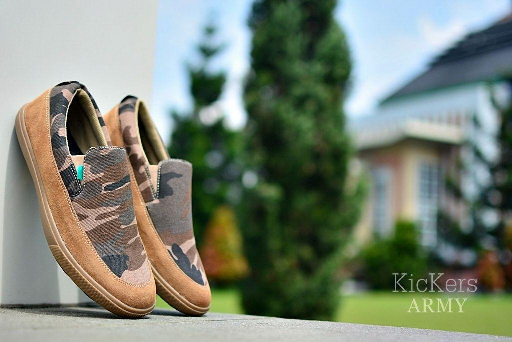 Promo sepatu pria casual simpel keren dan terbaru kickers army slop Diskon