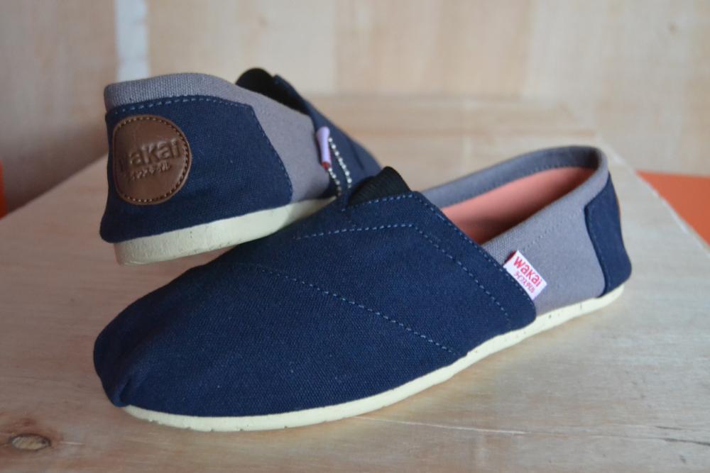 Sepatu Wakai untuk pria atau wanita hitam abu abu