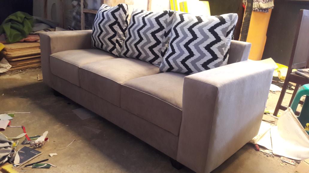 Sofa minimalis 3 dudukan - Tembaga