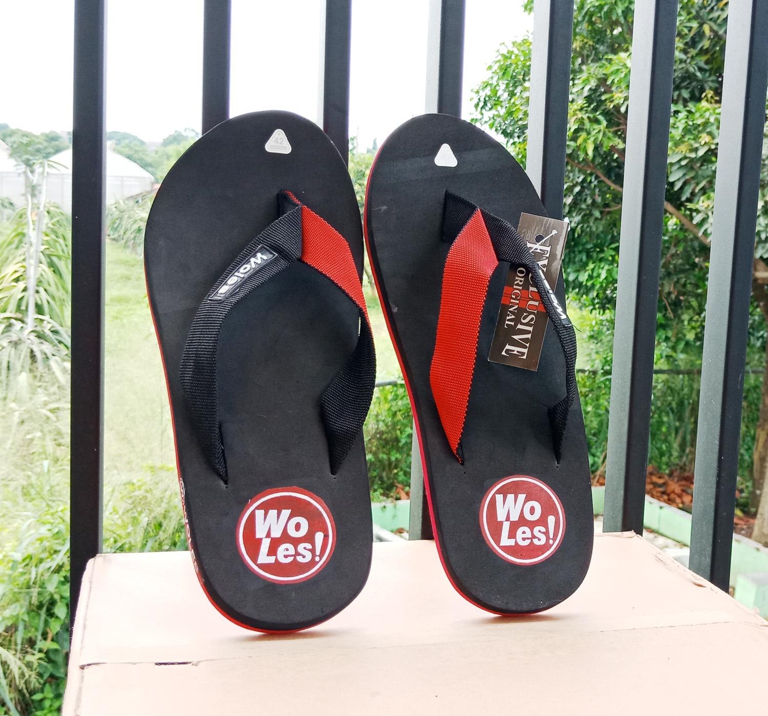 Sandal Woles Exlusive Original Bawahan Merah Alas Hitam (Sendal Woles Spon Trendy)