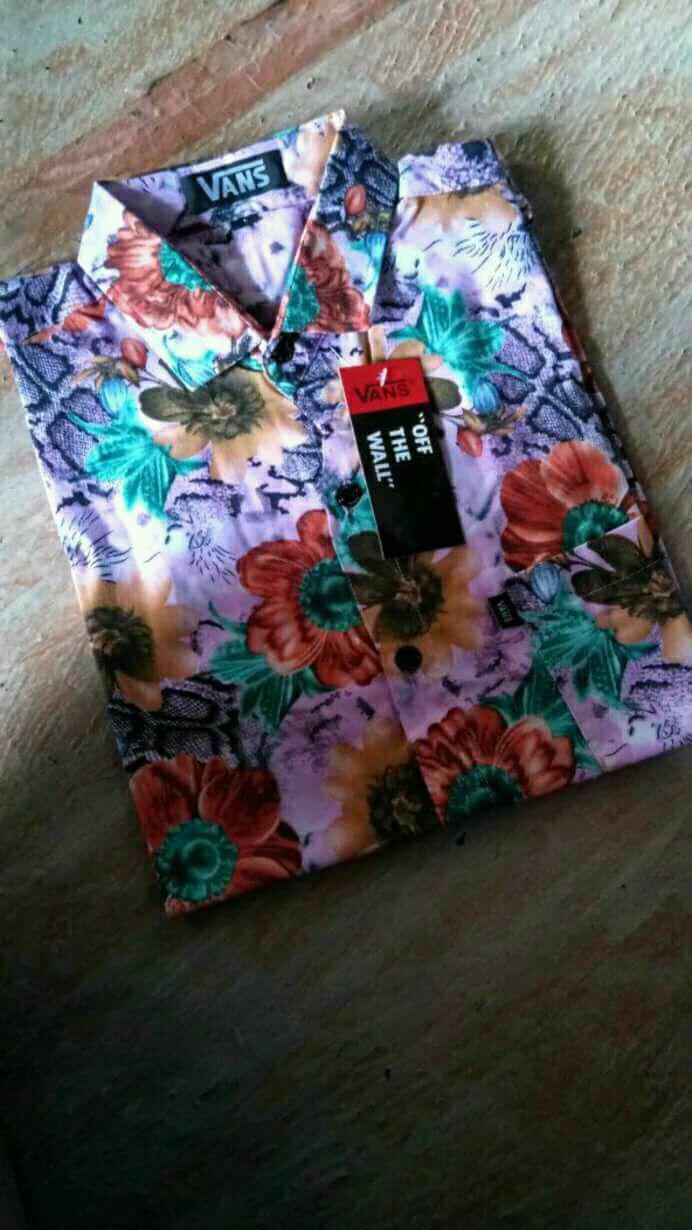 Kemeja motif buat santai