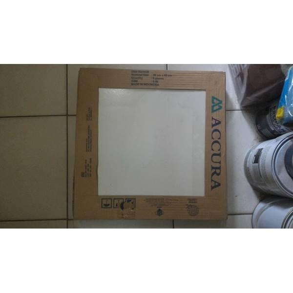 Keramik Mulia Accura 40X40 (Putih) KW1