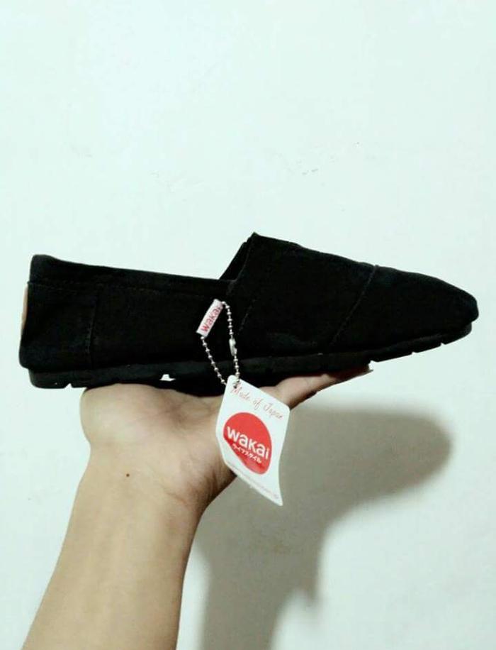 Sepatu Slip On Wakai Hitam Polos Sol Hitam -