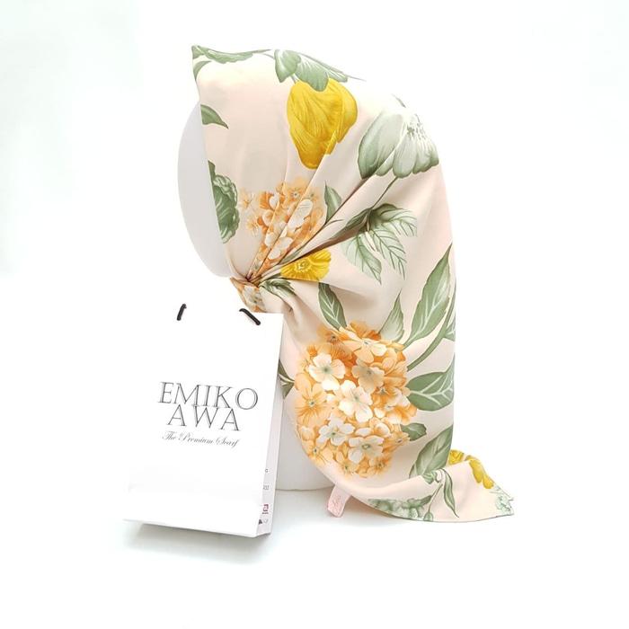 Jilbab Segiempat Motif Cream Hydrengea / Emikoawa / Woo