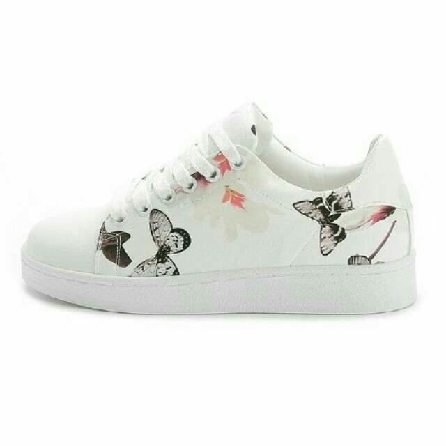 Sepatu Sneaker Wanita Putih Motif Kupu-Kupu