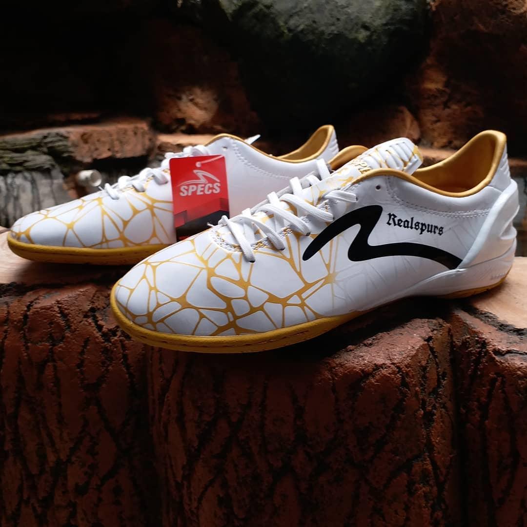 Sepatu futsal specs spyder gold