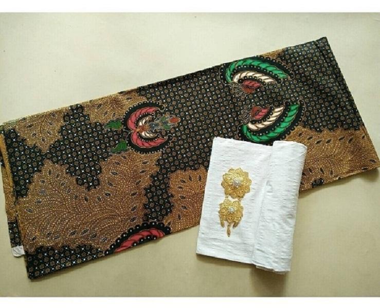 Kain batik sogan solo truntum garuda colet tanpa embos dan bros