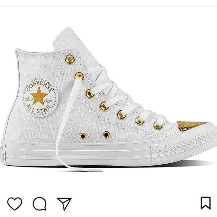 CLOSING SALE --- Original Converse All Star Chuck Taylor Hi Tops Sneak