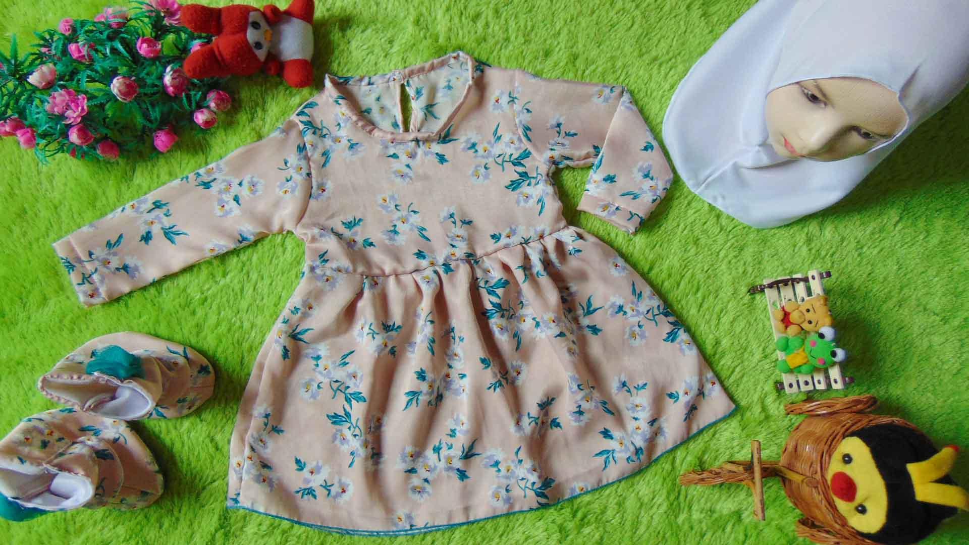 kembarshop - EKSKLUSIF Paket Gamis Baju Muslim Anak Bayi plus Hijab Jilbab dan Sepatu Boots Bayi Perempuan Sakura Peach Cantik 0-12 bulan