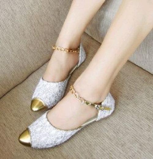 Sendal / Sandal / Flat Shoes / Shoe Rantai Brukat Putih / slip on / sepatu murah / sepatu boots / sandal flat / sepatu sneakers / sandal keren / high heels unik / sepatu wanita / sandal wanita / sepatu sandal / sepatu berkualitas