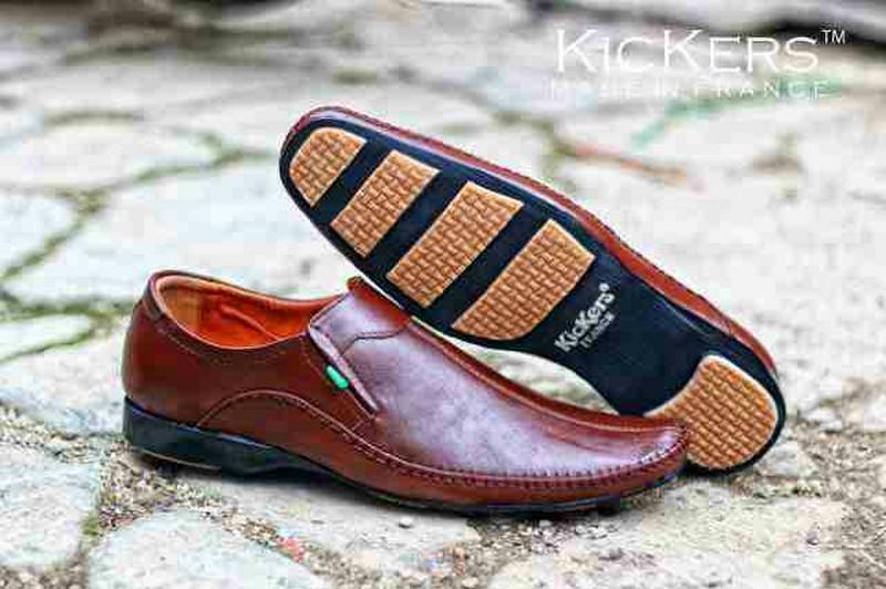 Sepatu Kickers Pantofel Kulit Kerja Kantor Pria Kemeja Celana