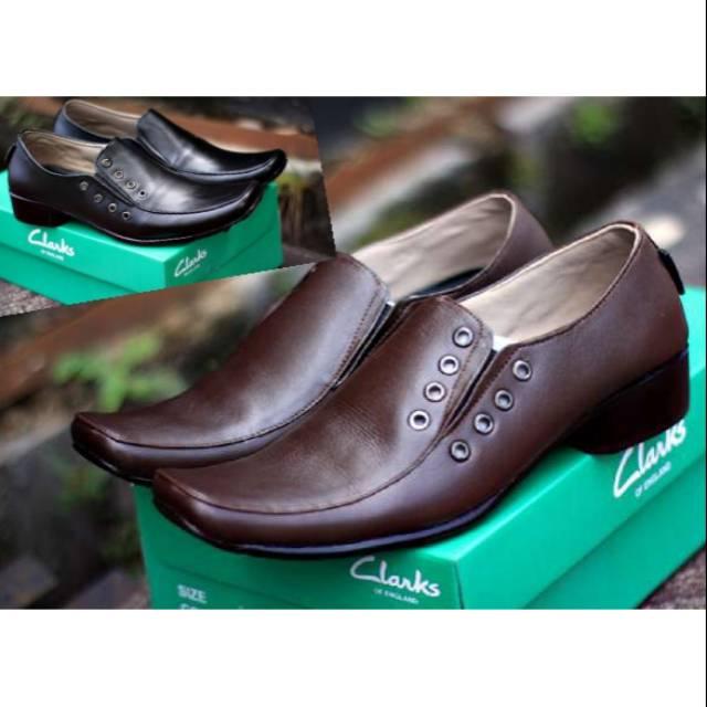 Sepatu Kasual Pria Pantofel Laki Slip On & Loafers Pantopel Formal Clarks Kulit Asli Hitam Cokelat
