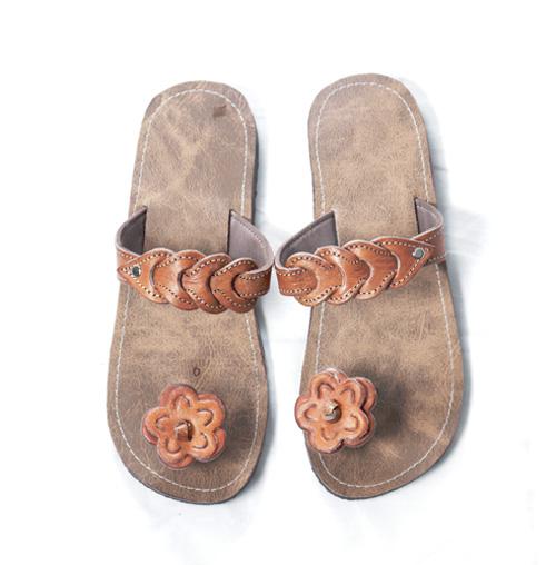 JS Sandal Jepit Wanita Cokelat Muda Kepang Bunga Berbahan kulit