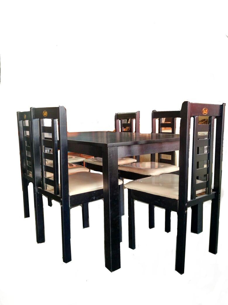 Meja makan minimalis kayu