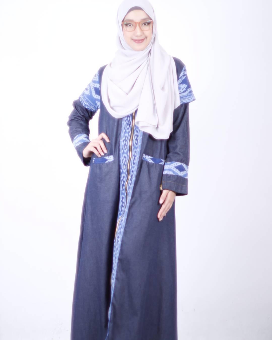 Galeri Sintil Jippa Abaya Dark Blue brand Ummu Balqis soft denim mix tenun NTT gamis abaya gamis motif tenun gamis busui size M