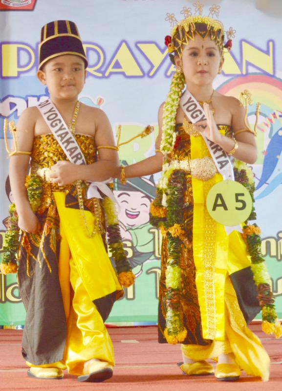 Baju adat yogyakarta dodotan anak dan dewasa