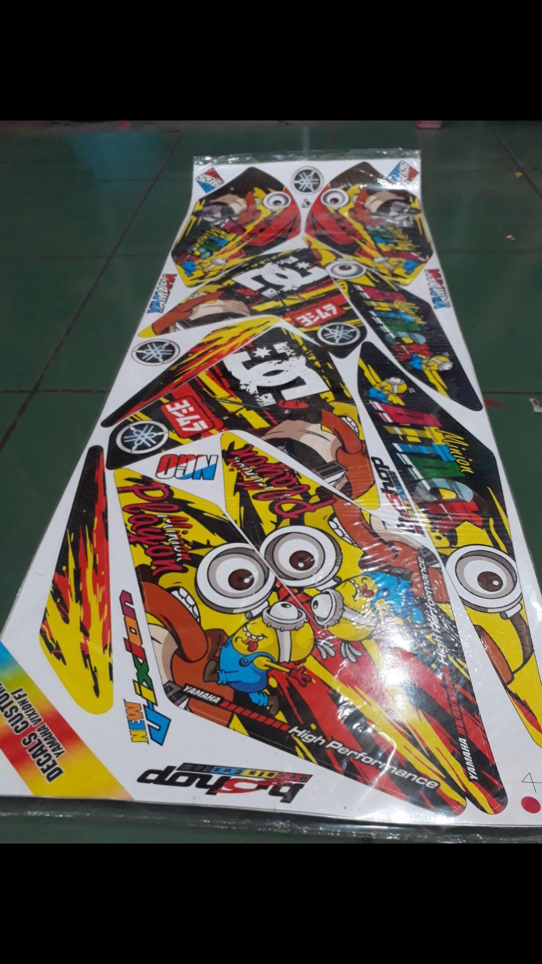 Striping variasi vixion new ligtning atau NVL motif minion