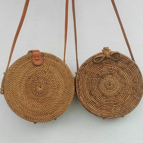 Tas rotan Bali bulat cokelat diameter 18 cm