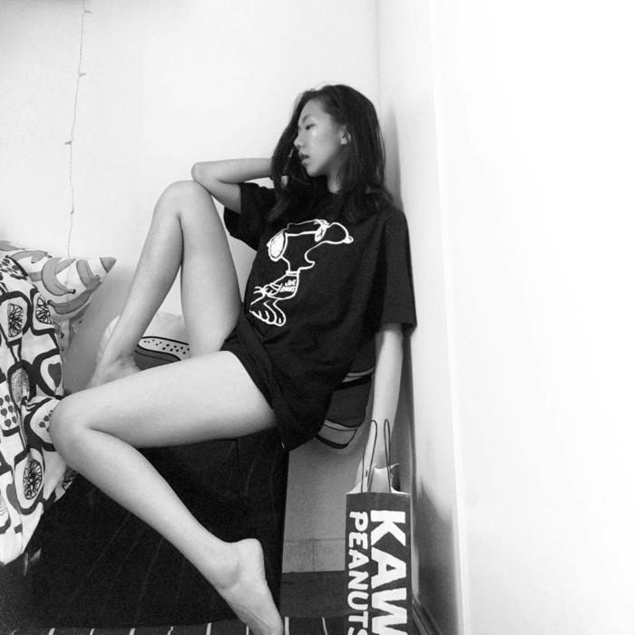 BAJU KAOS KAWS X PEANUT X UNIQLO UNISEX BLACK KKLFNA -