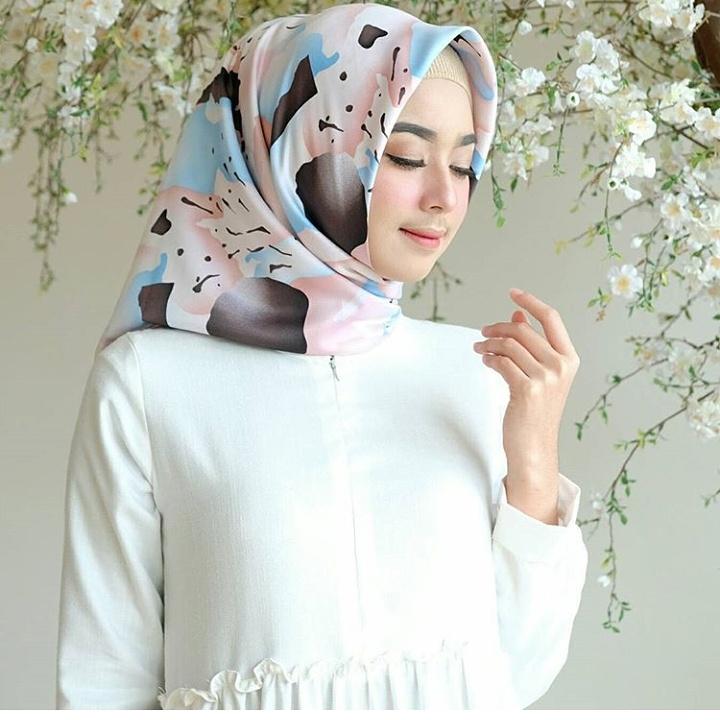 Claudya Scraft Hujab / Scraft Motif / Hijab Segi empat motif / Kerudung segiempat motif / bahan velvet premium / scraft hijab murah /