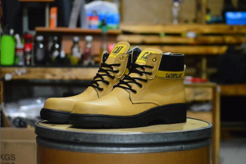 Sepatu Tracking Safety Ujung Besi Boots Paling Murah