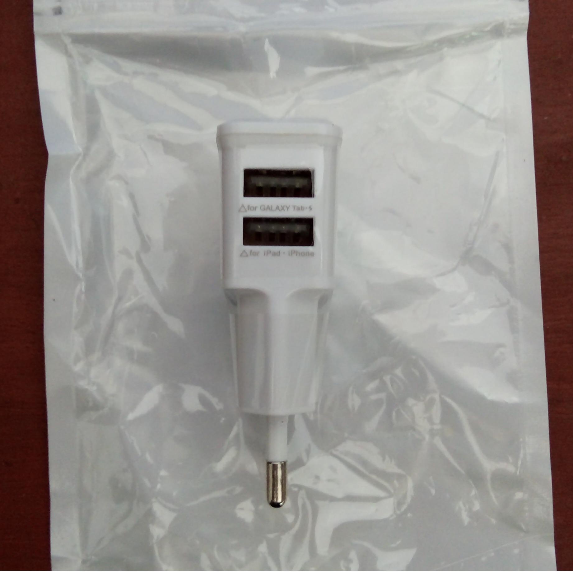 Chager HP Tablet Output 2 Lubang USB 5V 2.0A Cesan Carger Carjer Untuk HP Tablet Samsung iPhone Oppo Xiaomi Advan Xperia